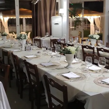 Villaggio Turistico Arco Delle Rose 3*